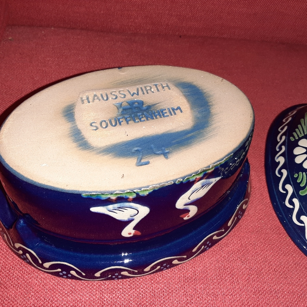 Vintage Beautiful Casserole - Picture 3 of 3